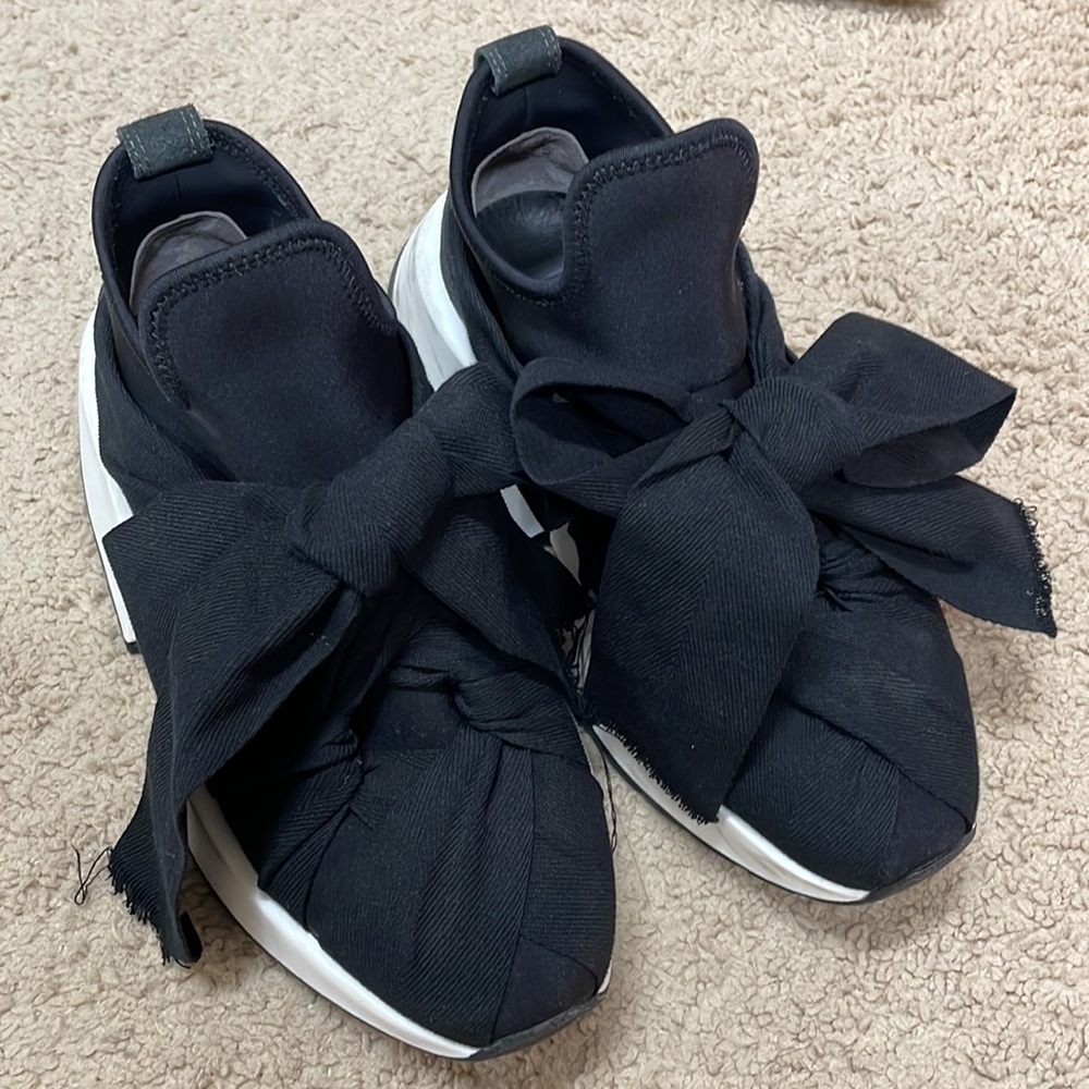 MM6 black bow shoes